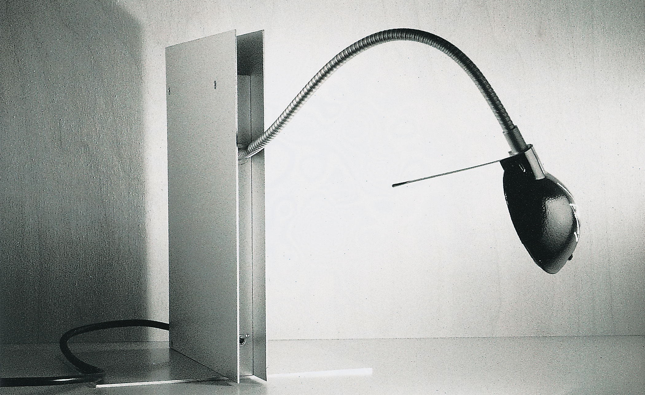 Oskar Bookshelf Lamp