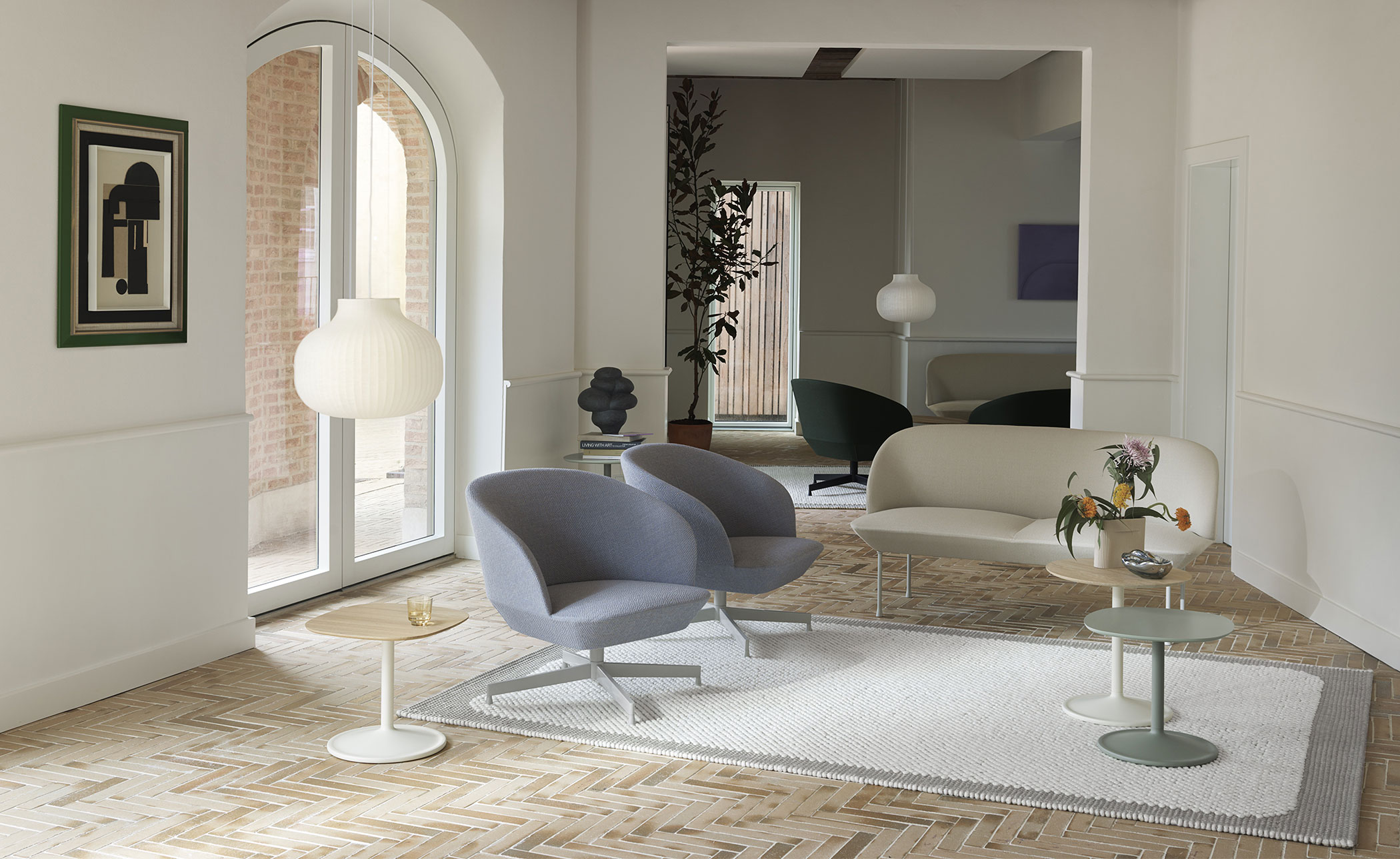 oslo lounge chair swivel base