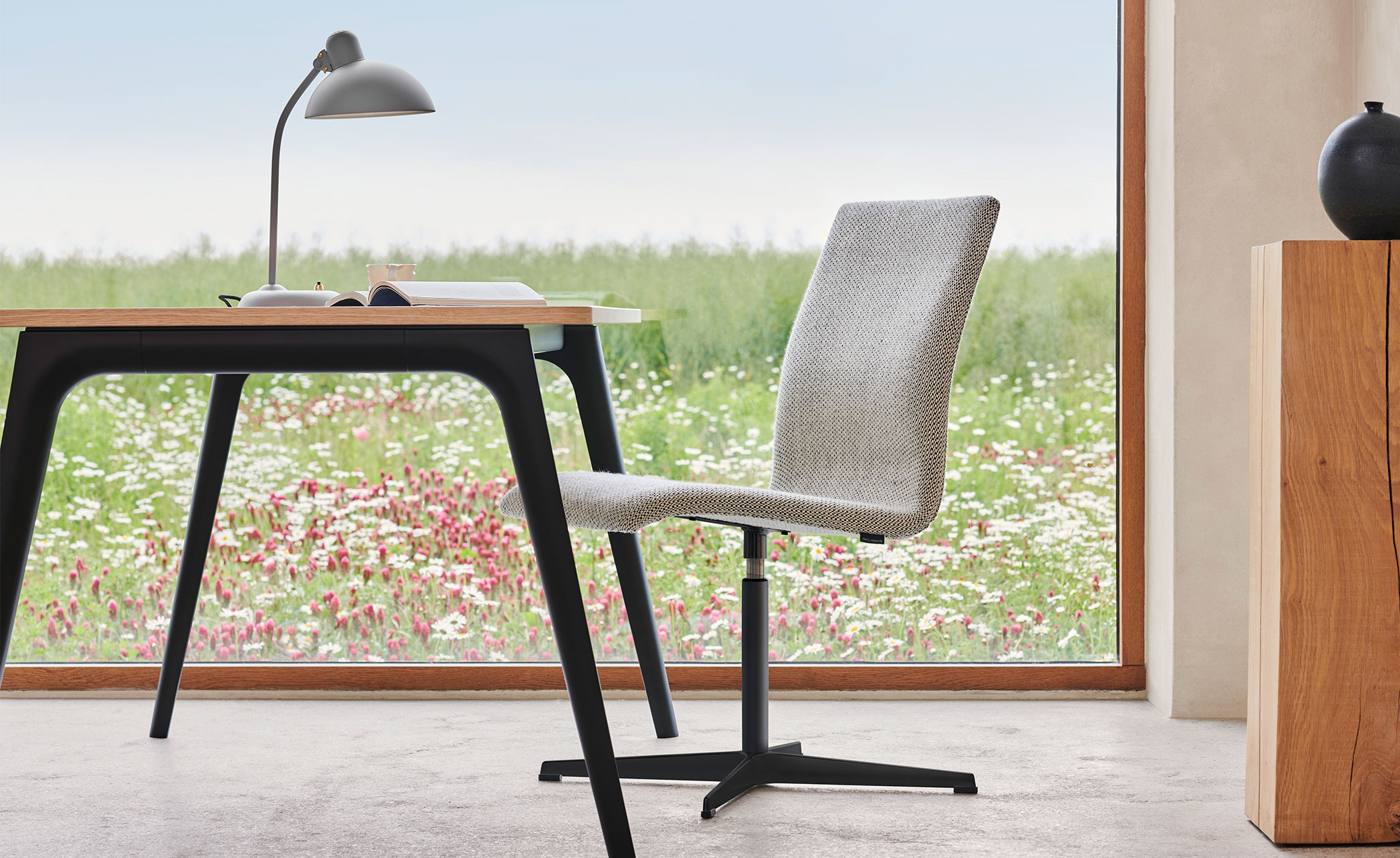Oxford™ Low Back Chair with 4-star base