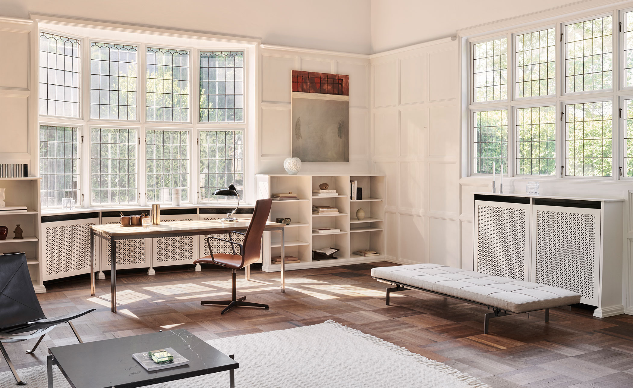Oxford™ Low Back Chair with 4-star base