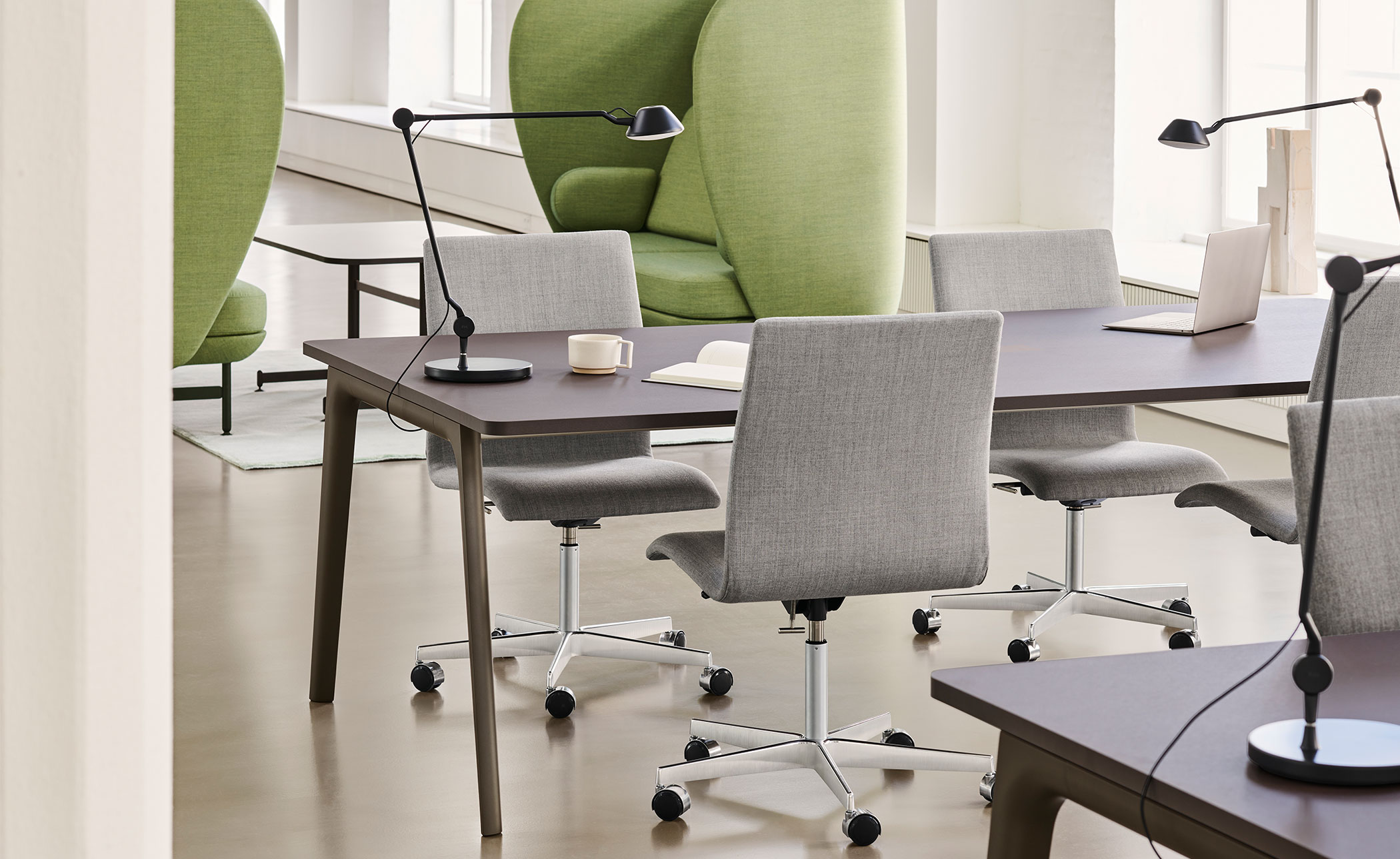 Oxford™ Low Back Chair with 5-star base
