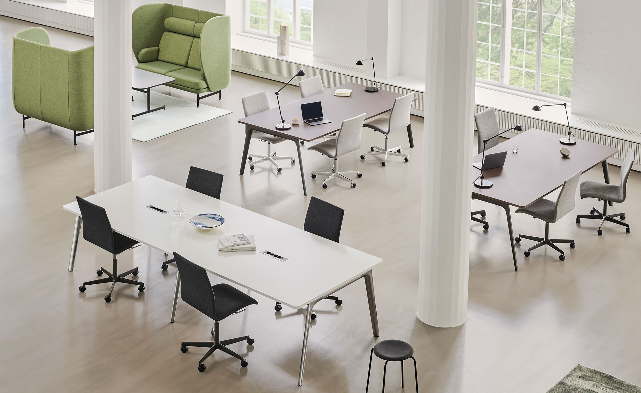 Oxford™ Low Back Chair with 5-star base