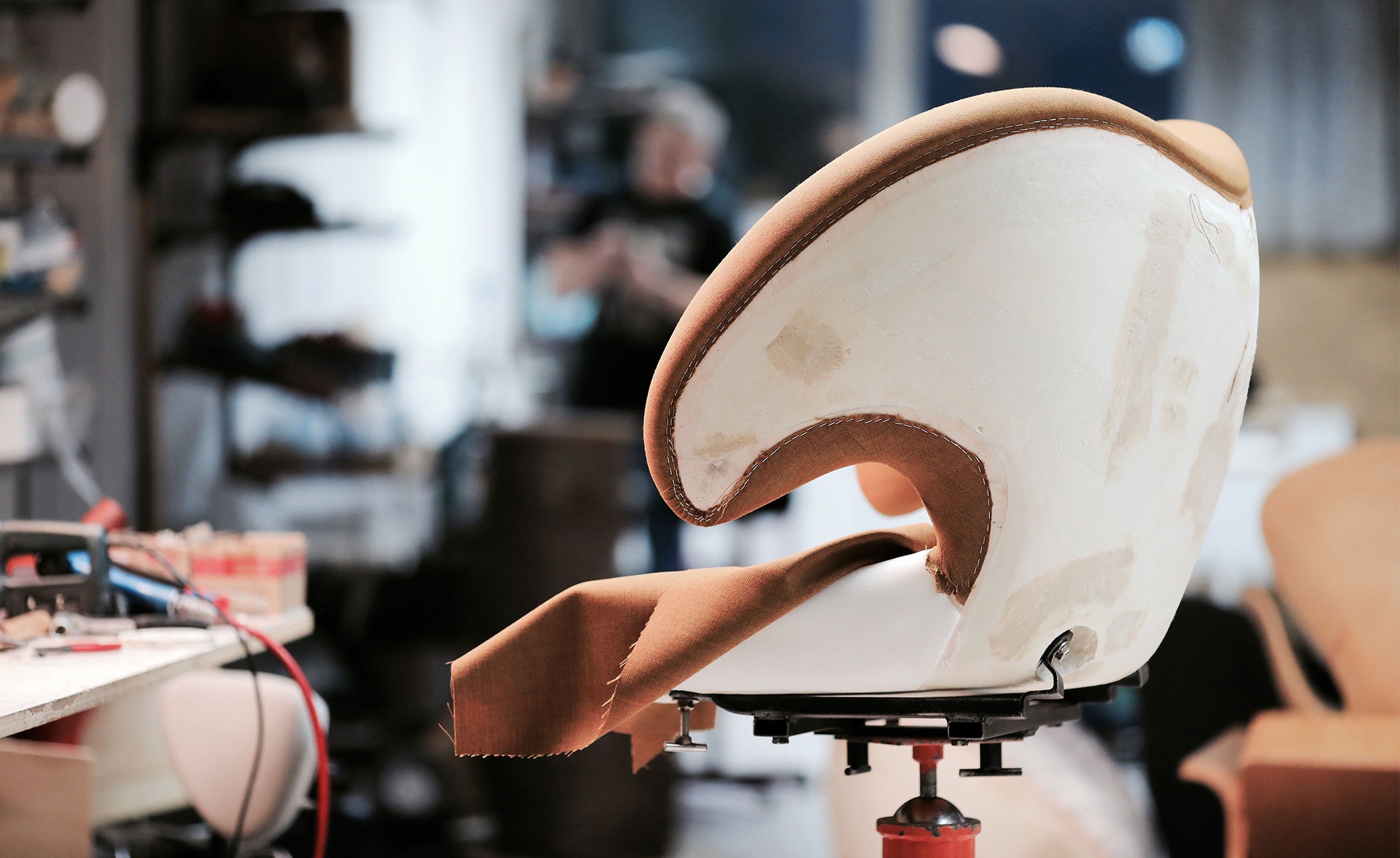 Pelican Chair with Buttons