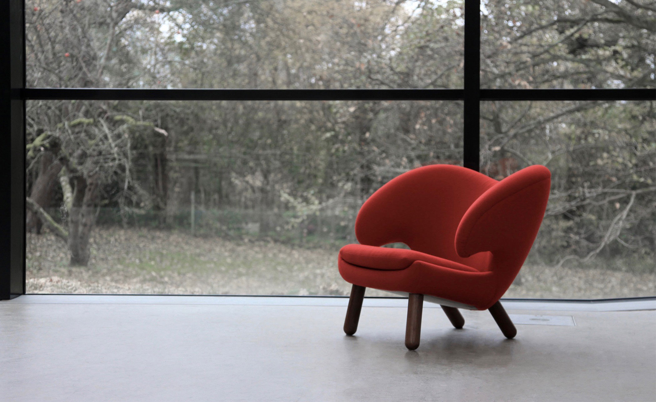 Pelican Chair with Buttons