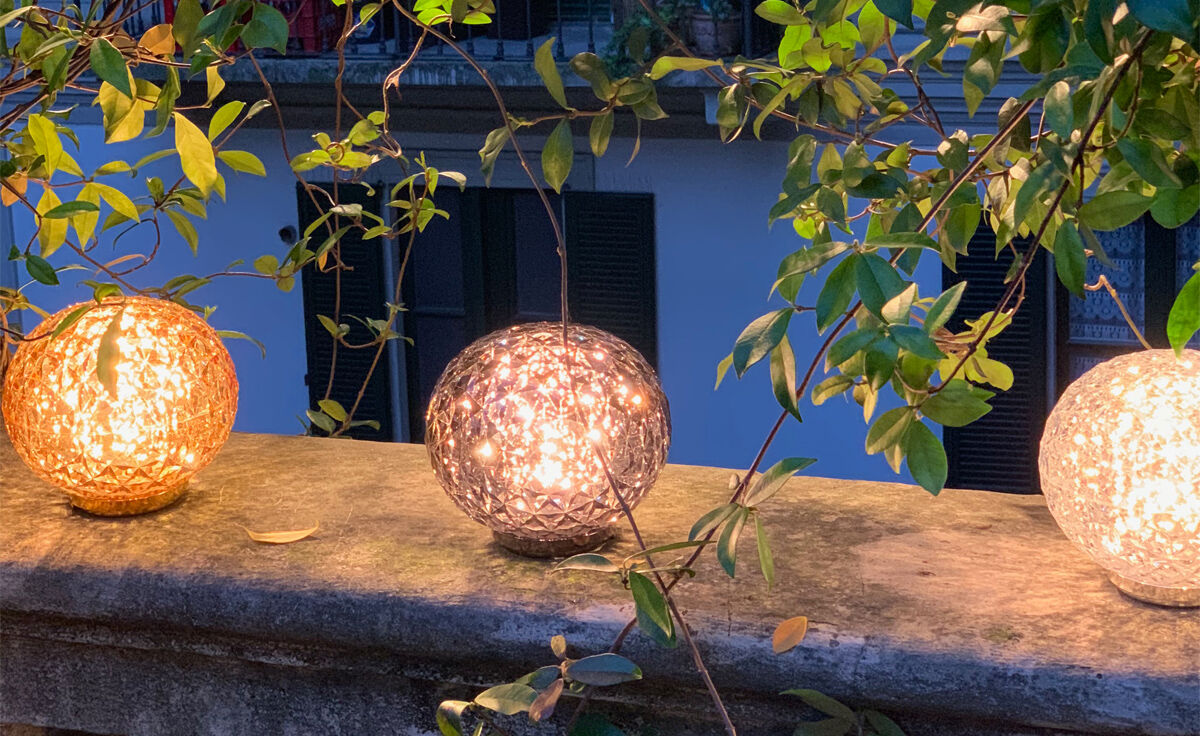 planet mini table lamp