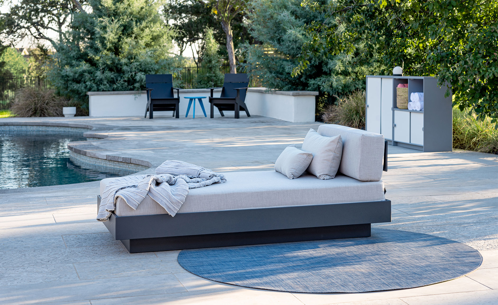 Platform One Chaise