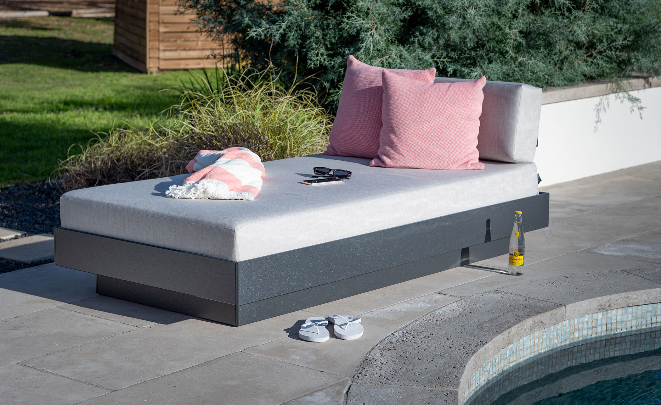 Platform One Chaise