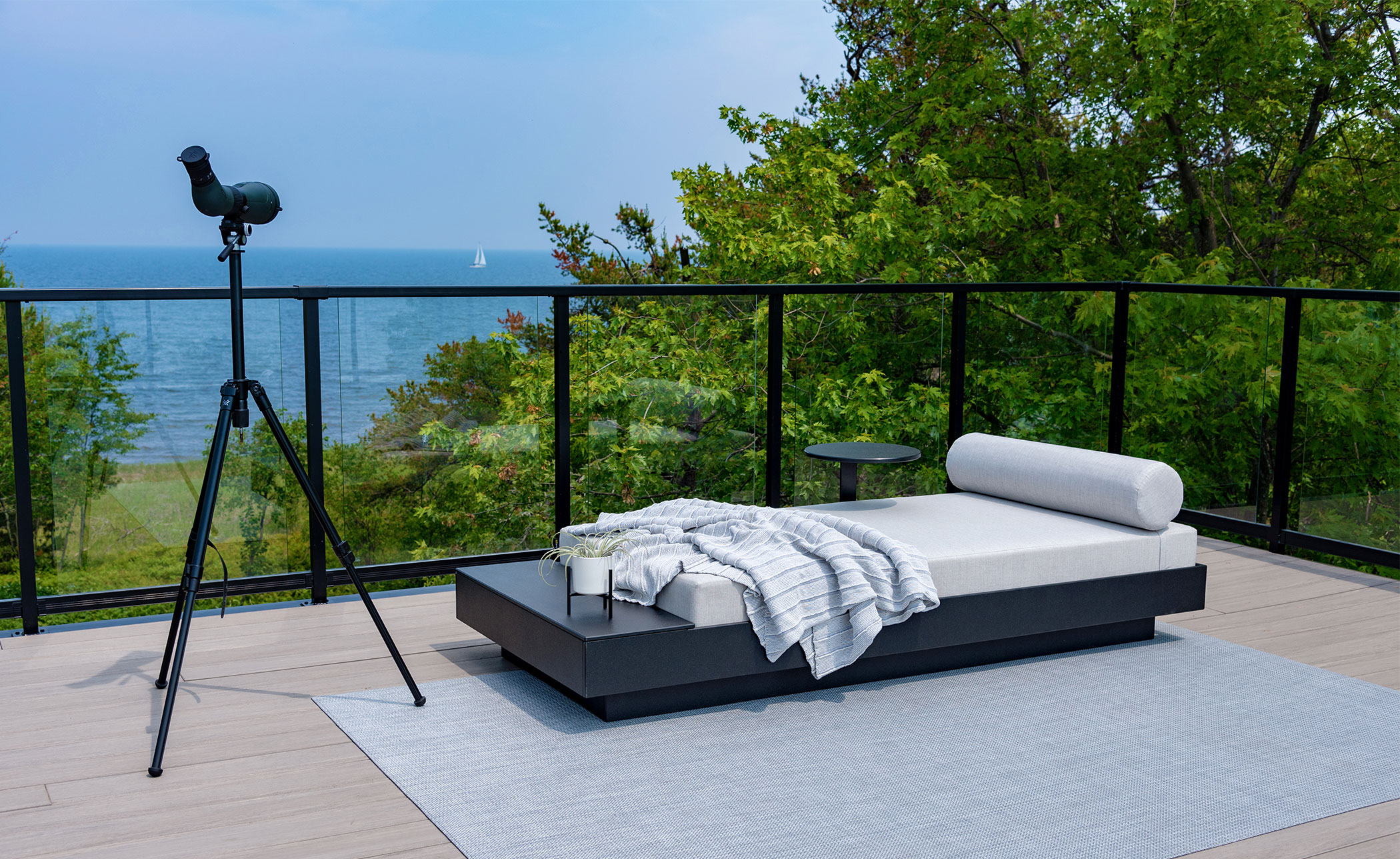 Platform One Daybed