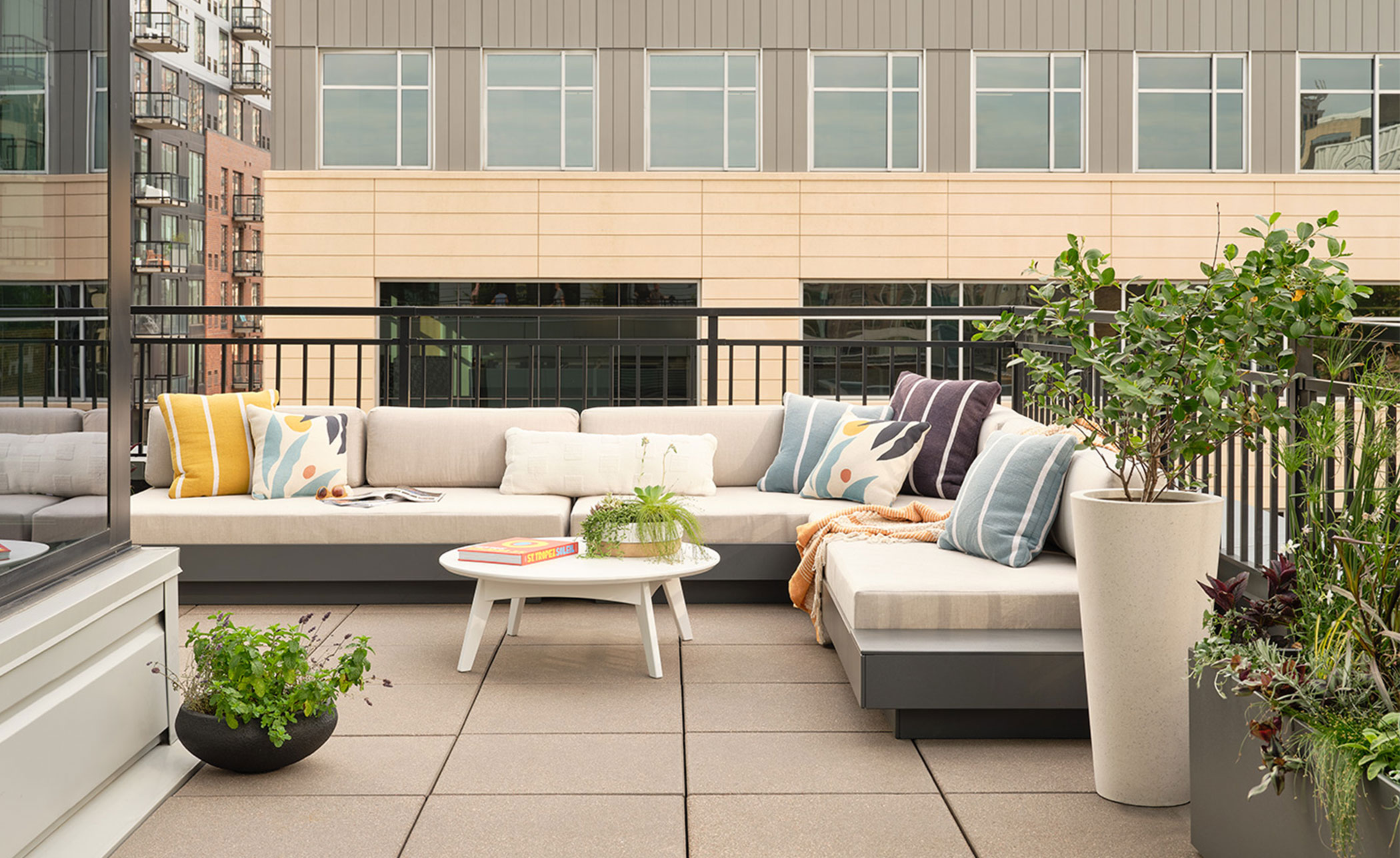 Platform One Daybed