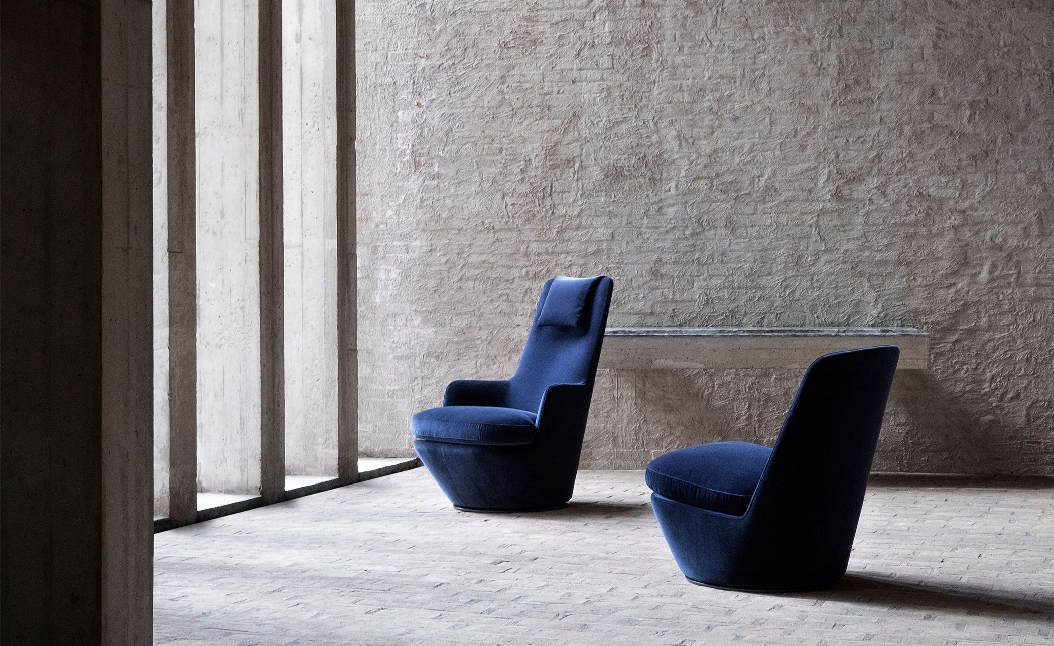 pre swivel lounge chair