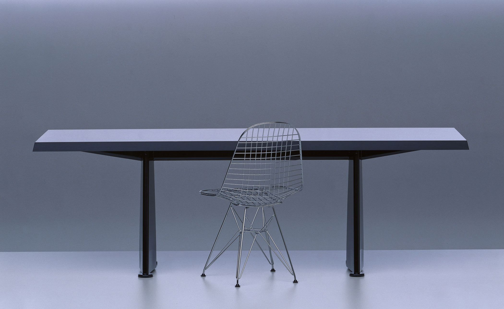 prouvé trapèze table