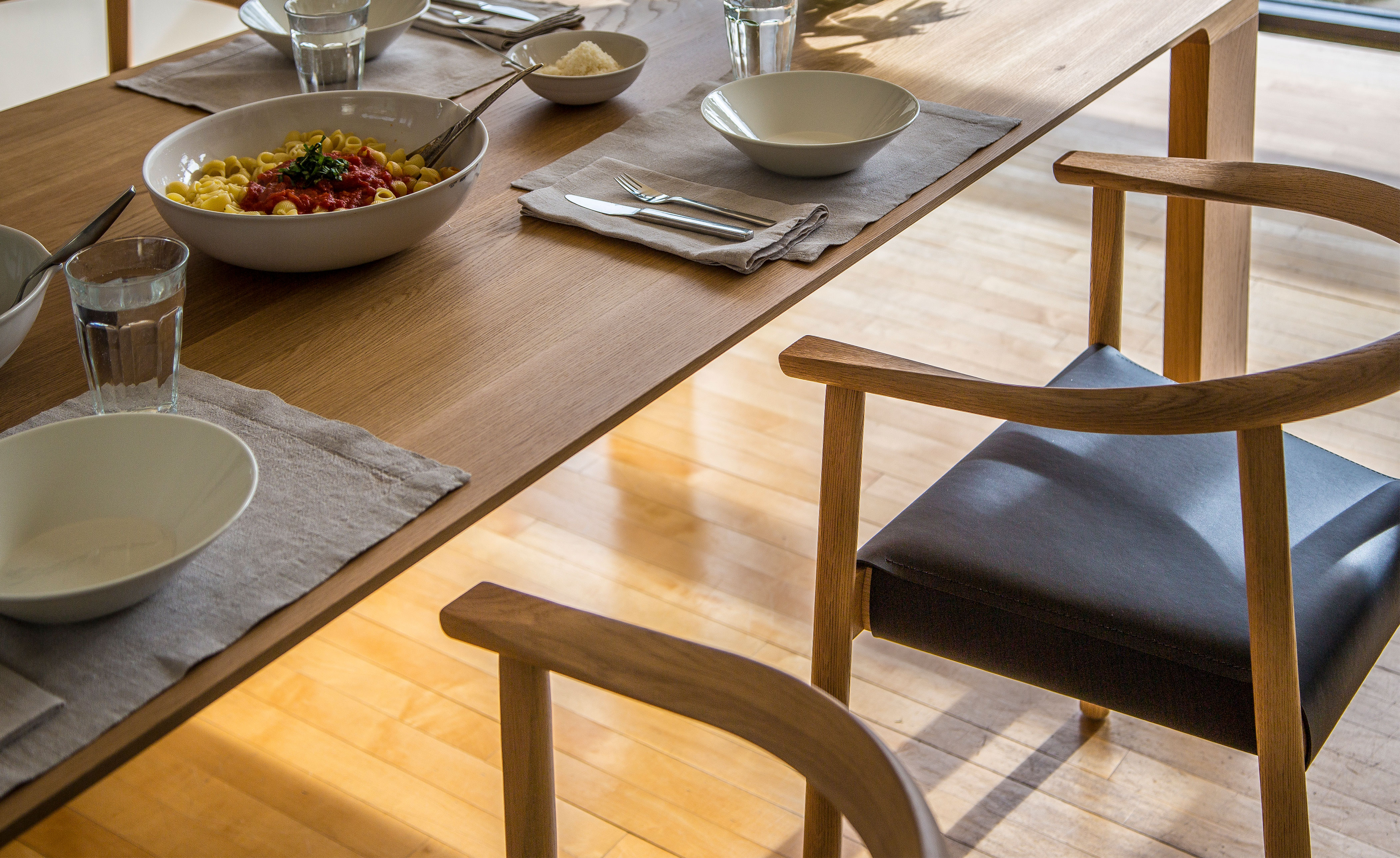 radii dining table