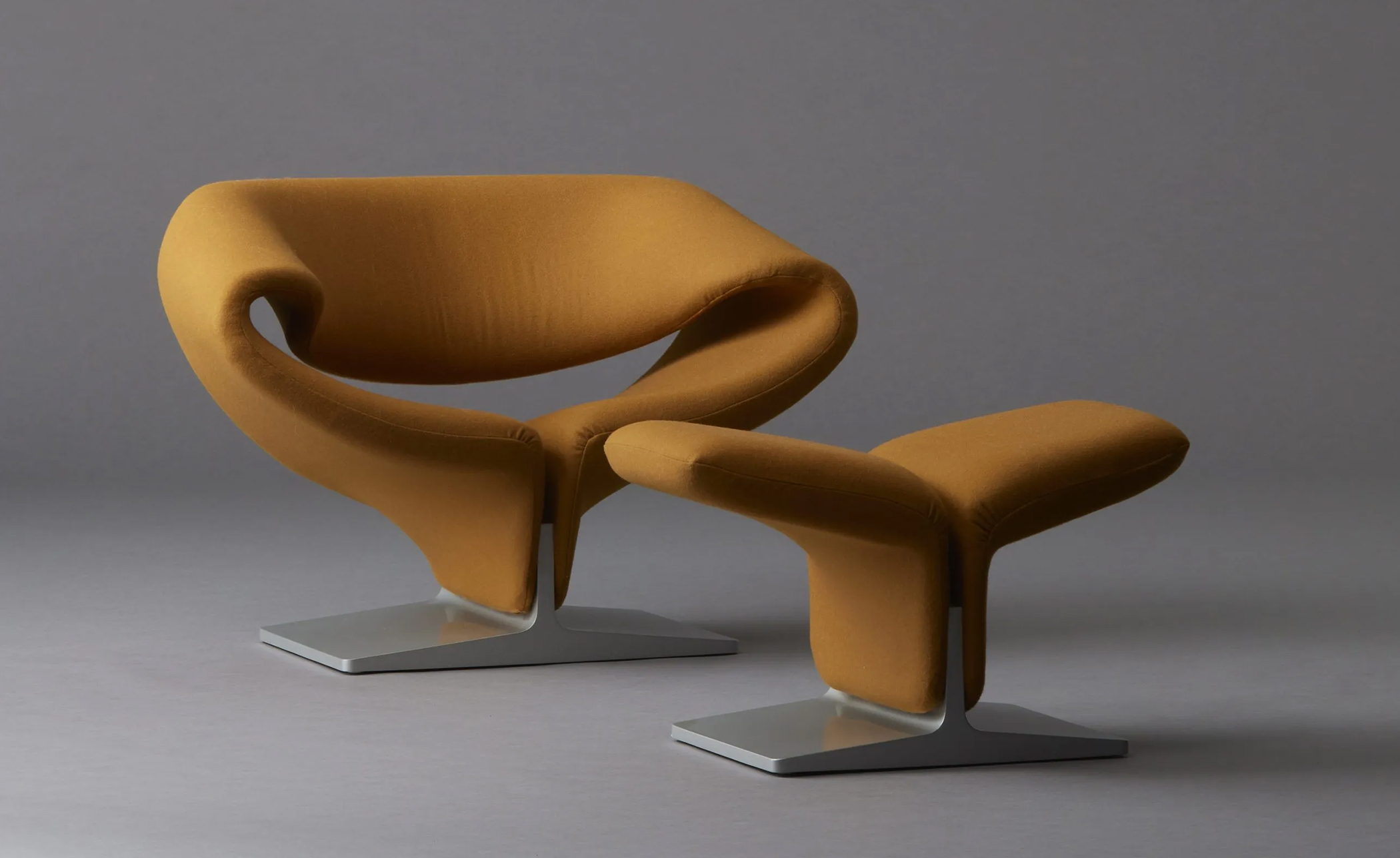 pierre paulin ribbon chair & ottoman