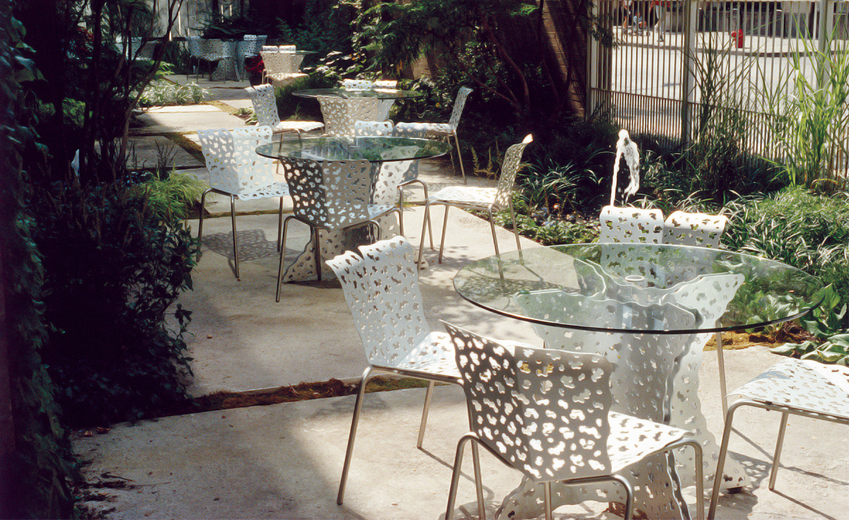richard schultz topiary&reg; dining table