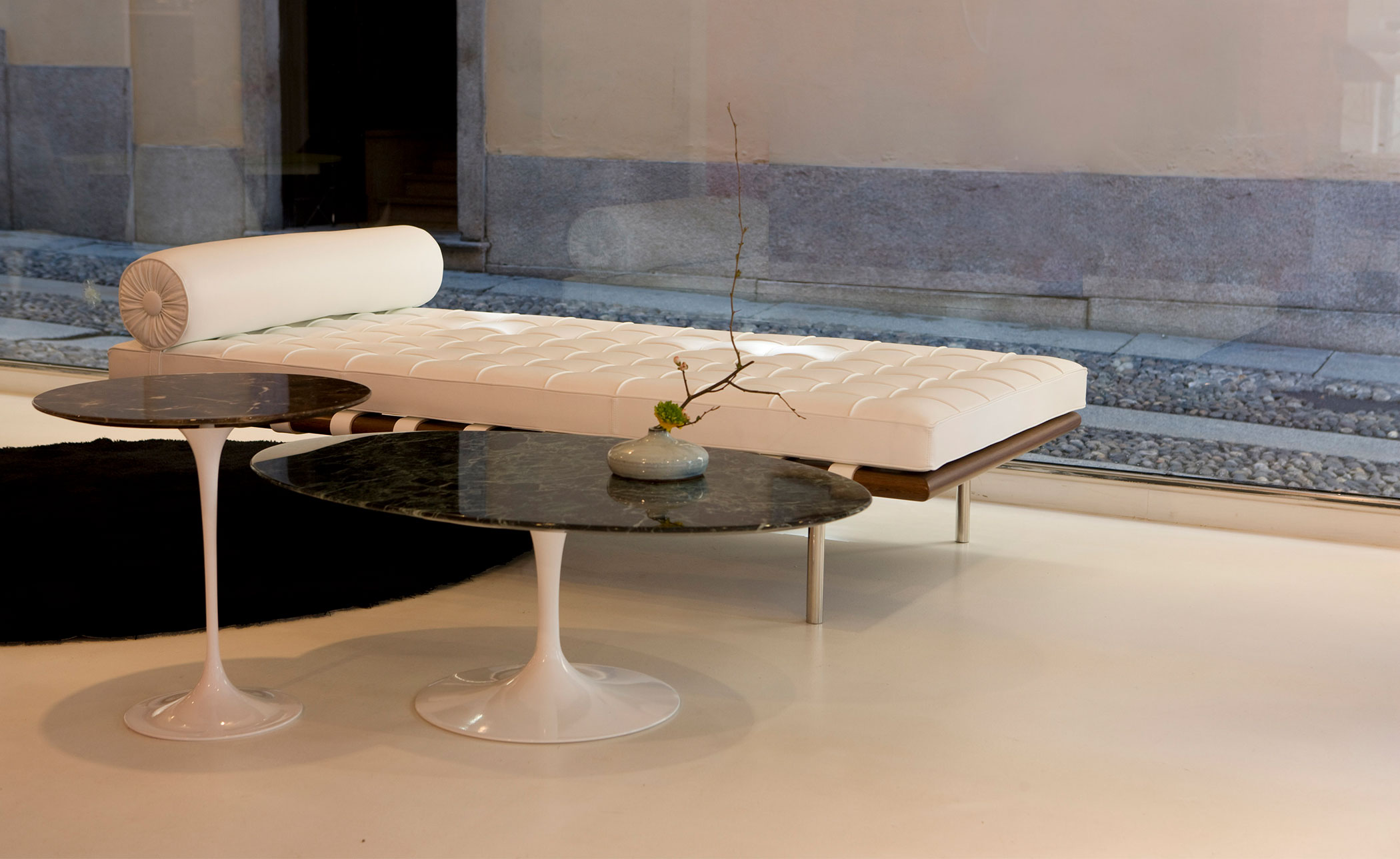 saarinen coffee table - 20" round