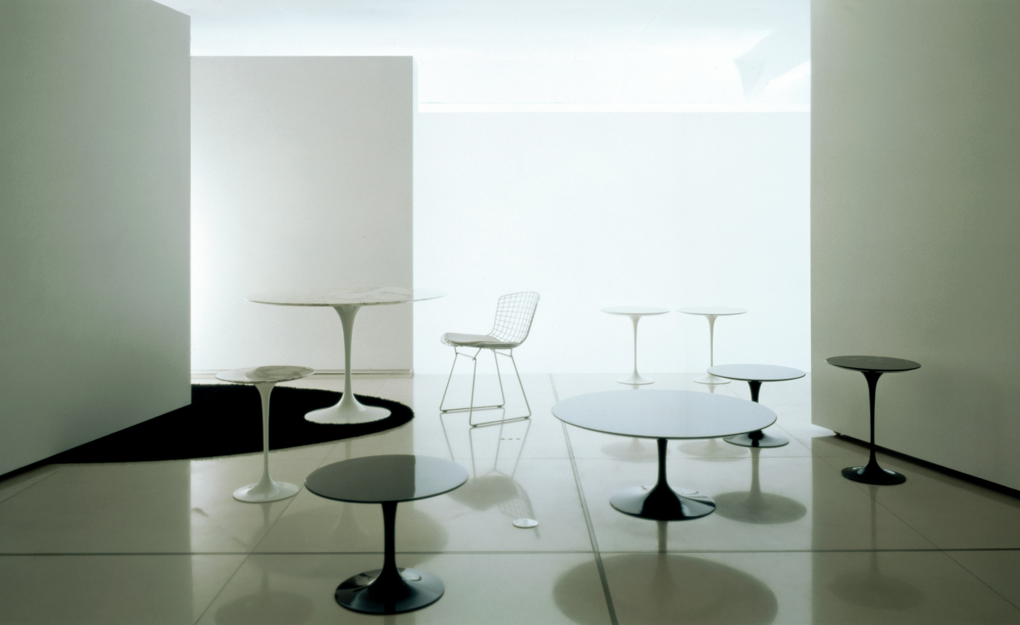 saarinen coffee table - 20" round