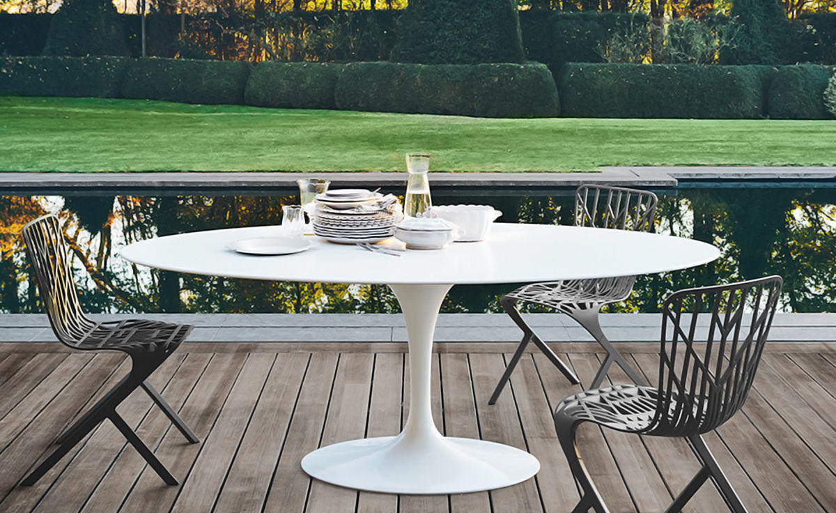 saarinen outdoor oval dining table