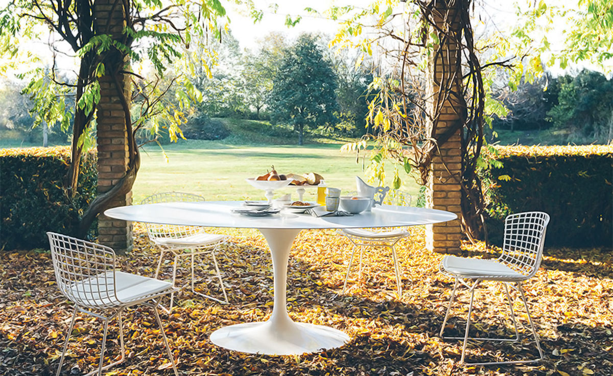saarinen outdoor oval dining table