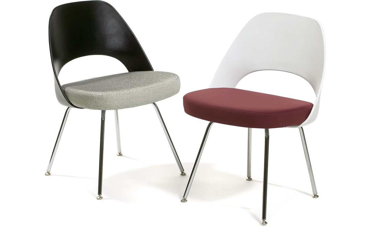 saarinen plastic back side chair with tubular legs