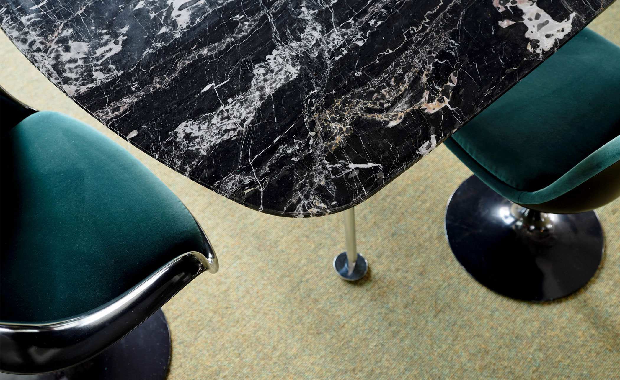 saarinen black tulip arm chair