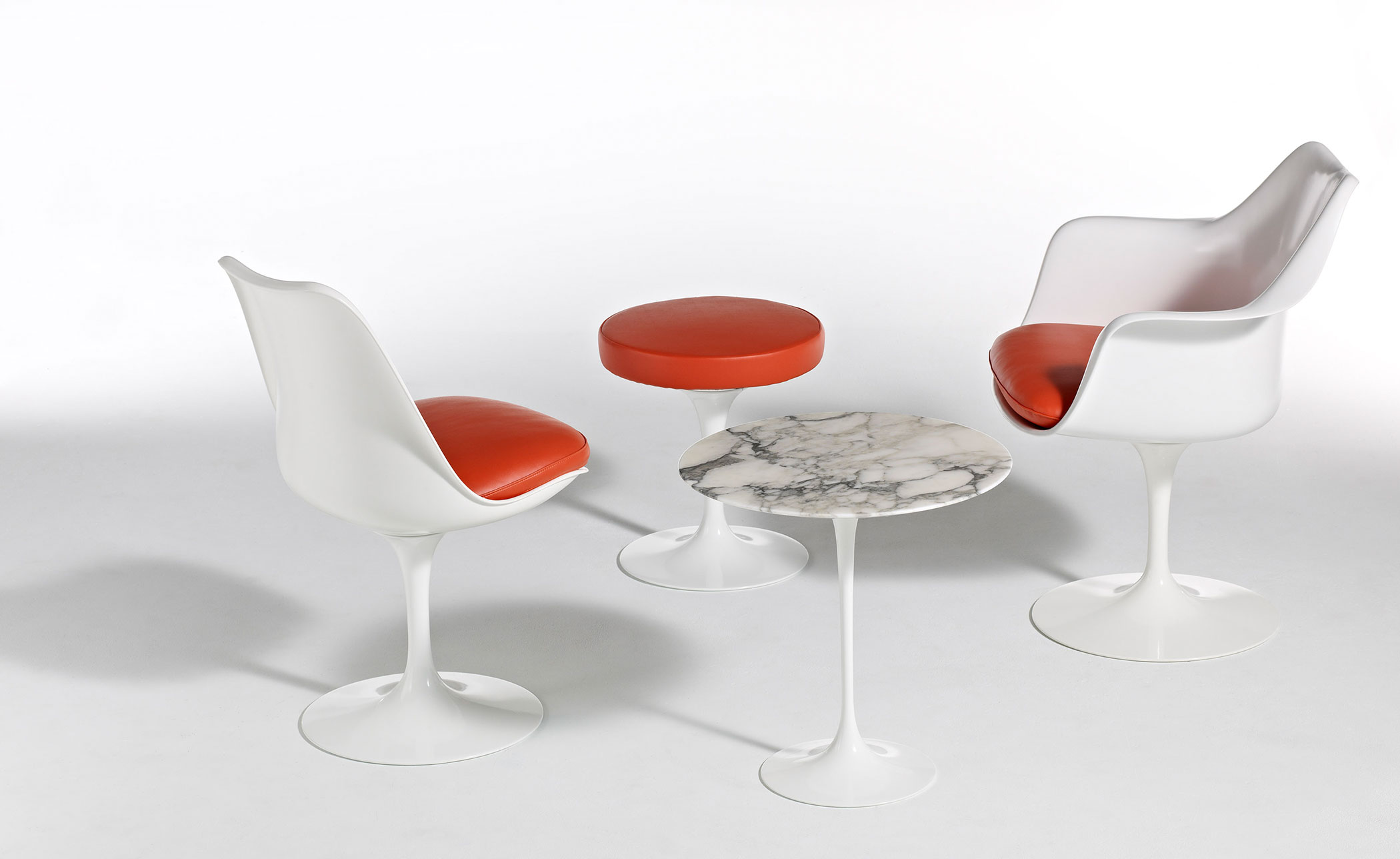 saarinen white tulip arm chair