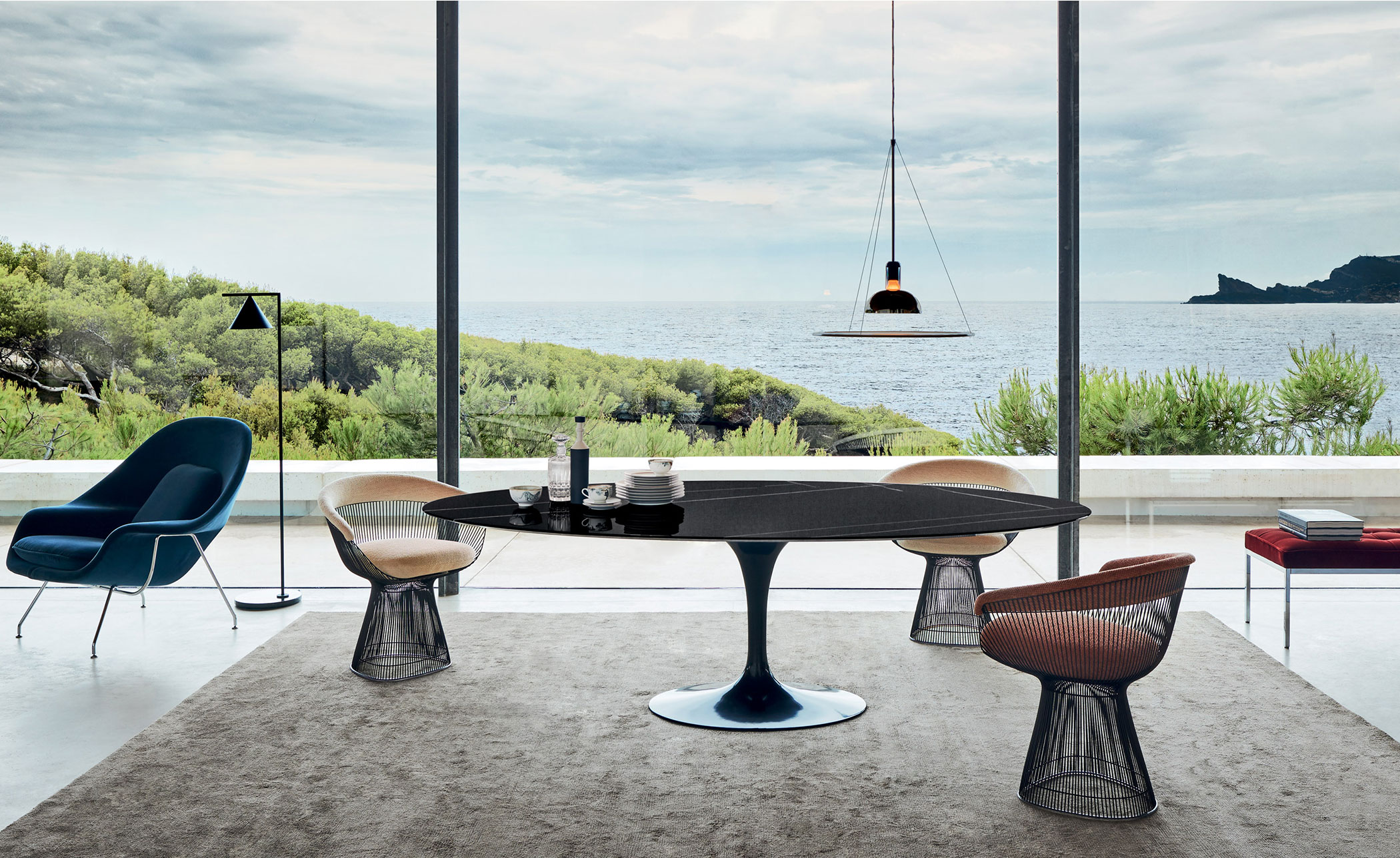 saarinen dining table - 42" round