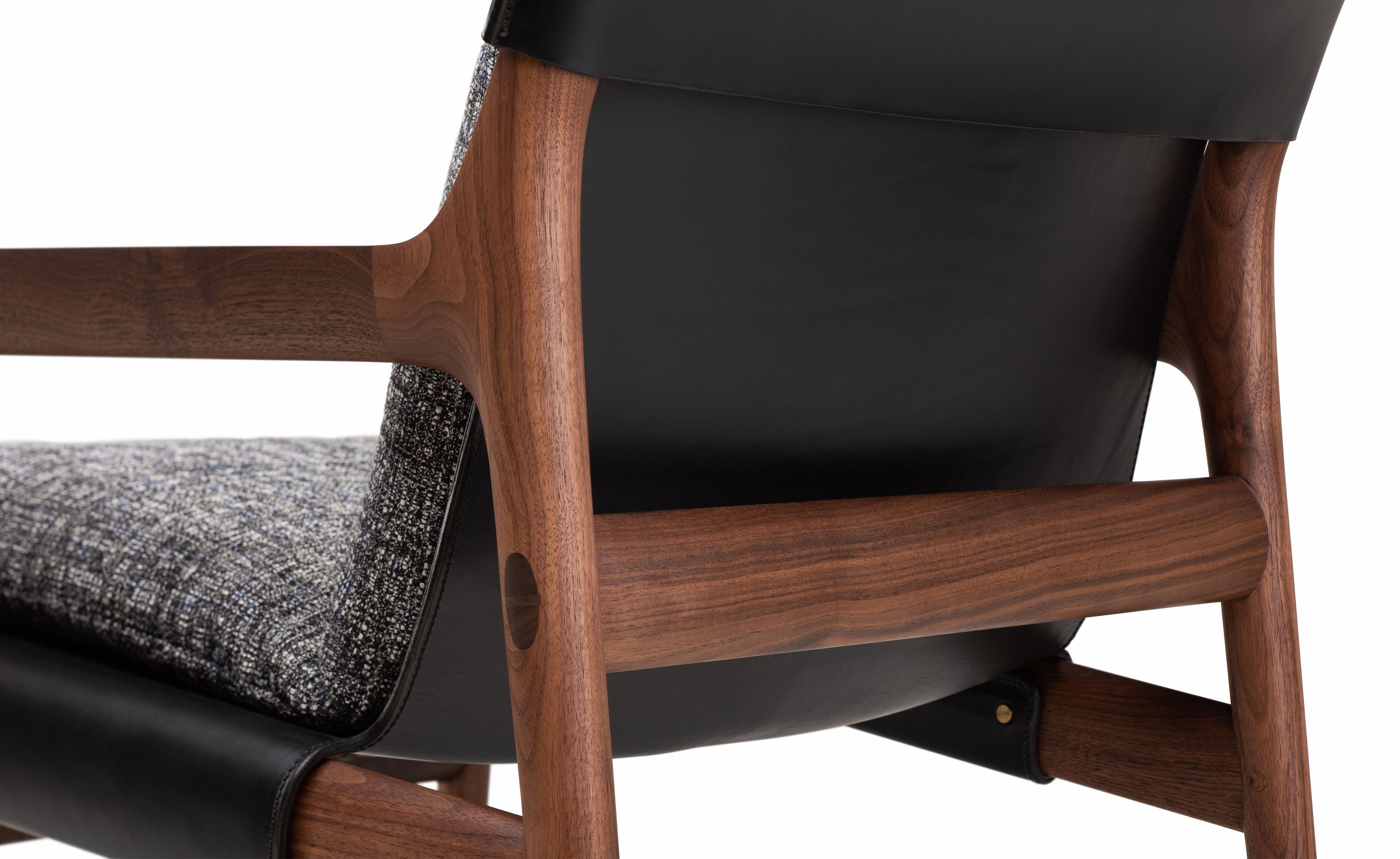 Sela Lounge with narrow arms