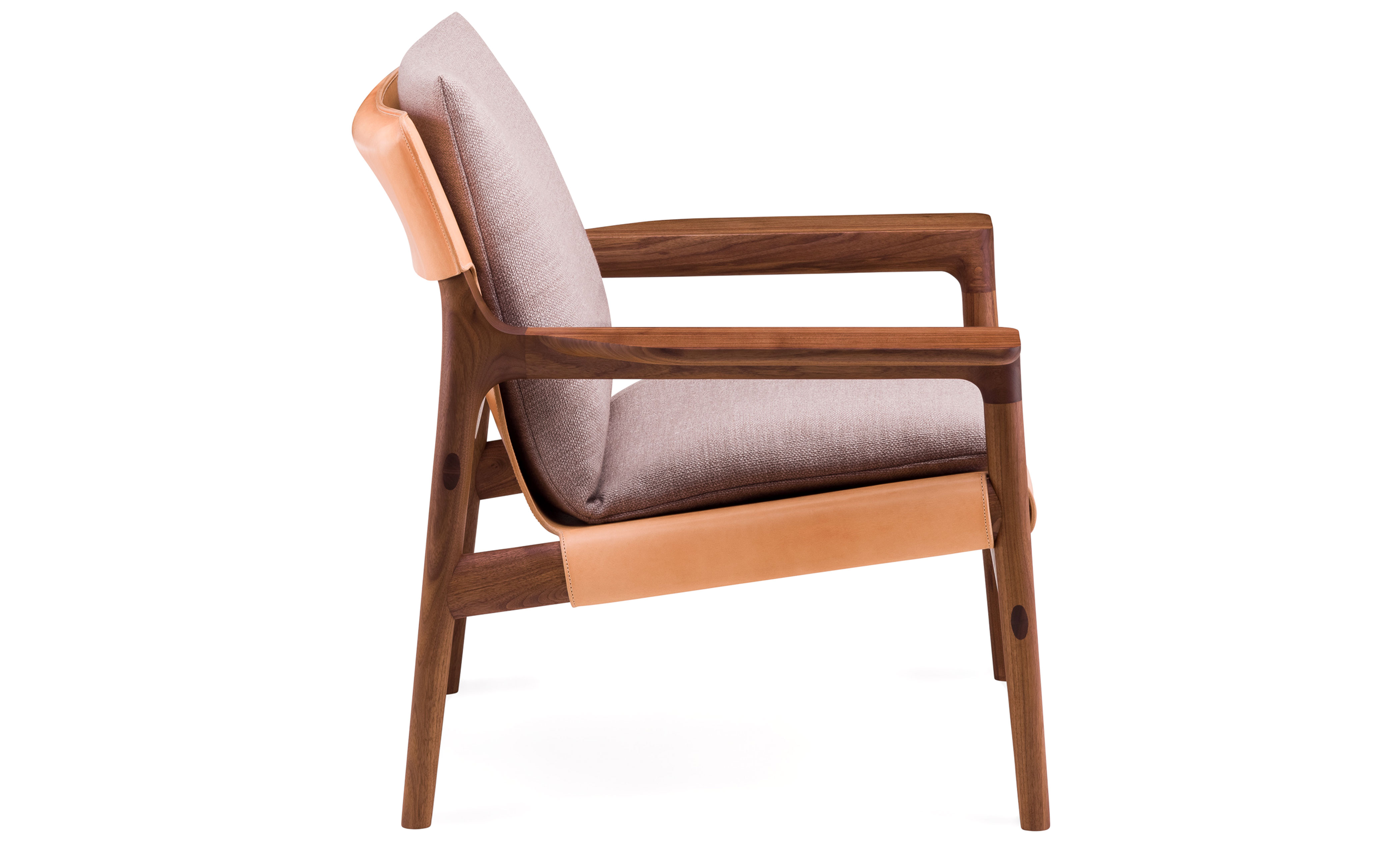 Sela Lounge with wide arms