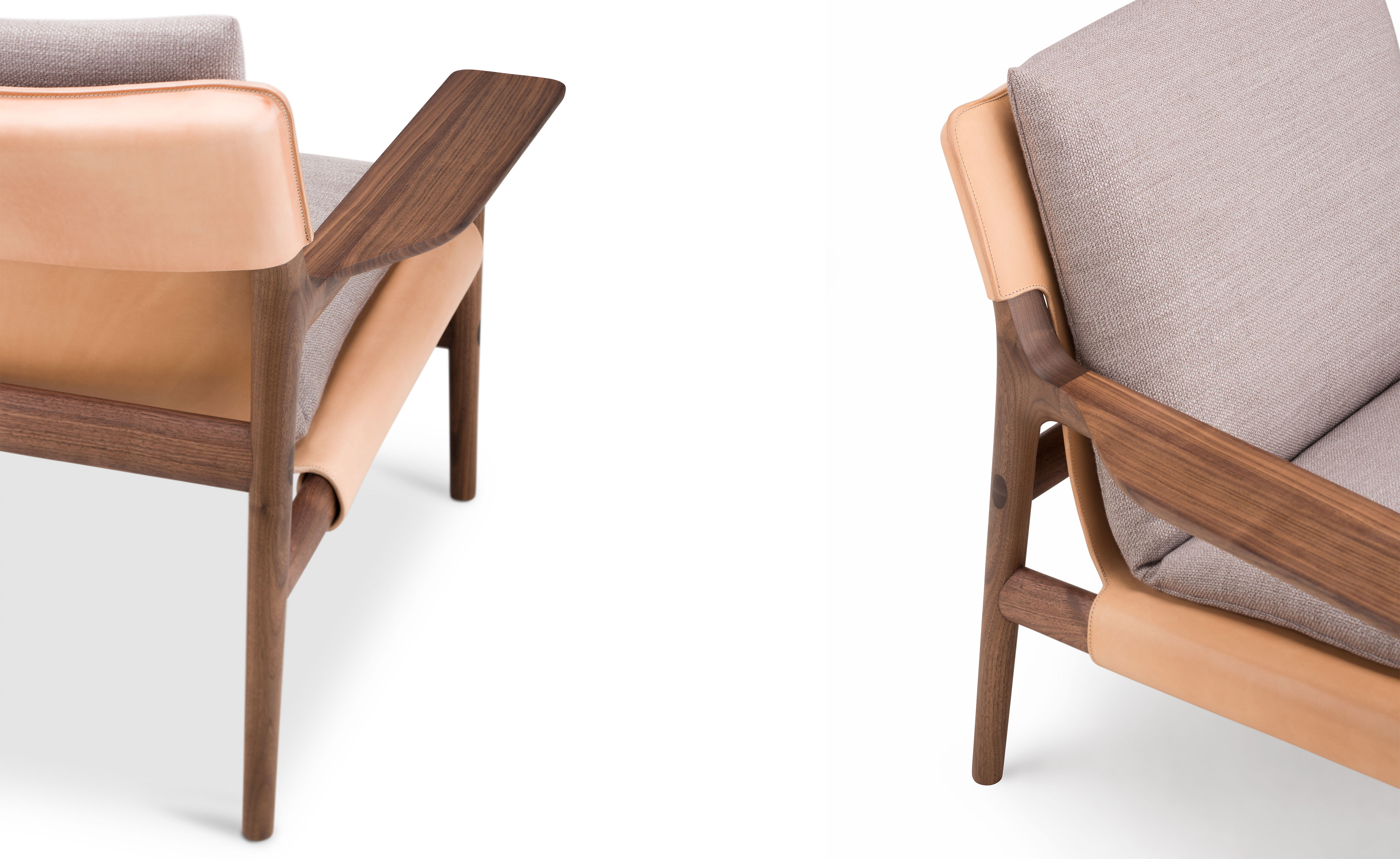 Sela Lounge with wide arms