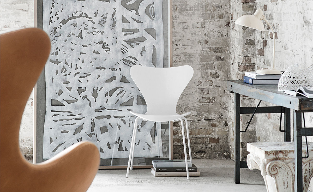 series 7 side chair monochrome