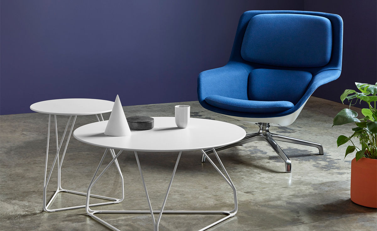 striad mid back lounge chair with 4 star base