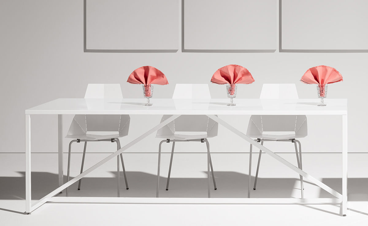 strut table