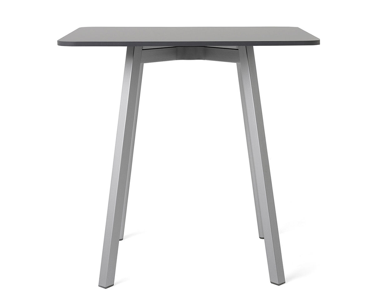 su cafe table