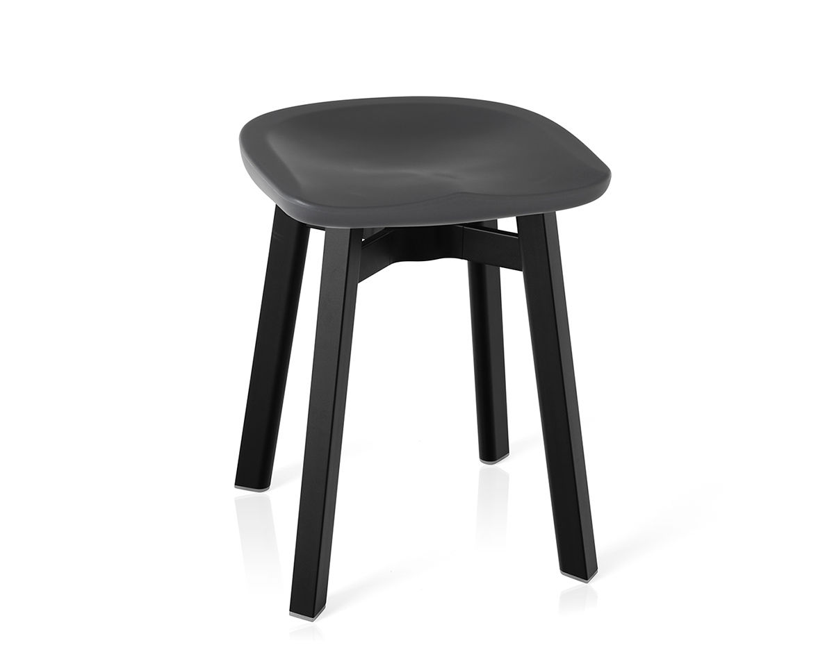 su small stool with plastic seat