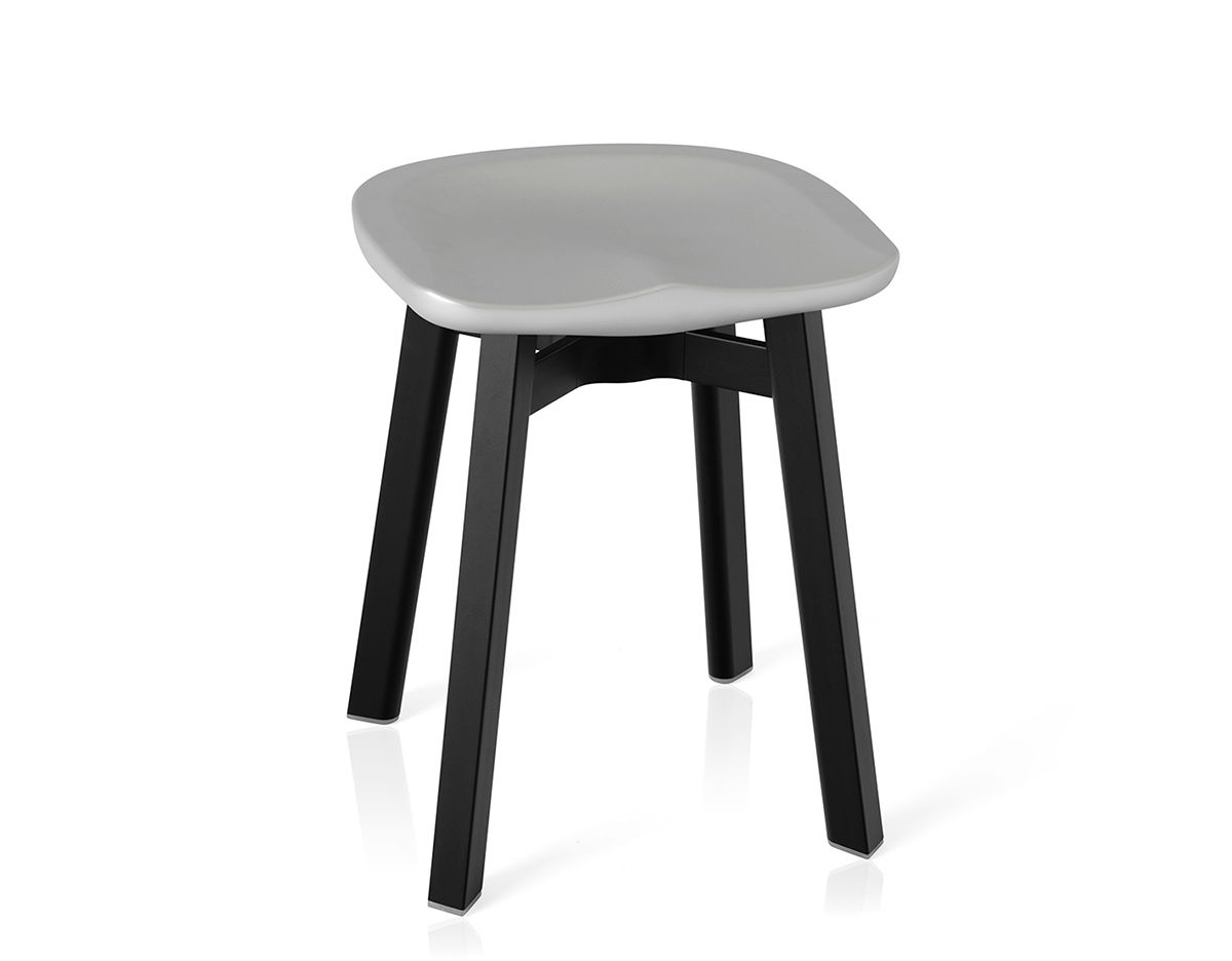 su small stool with plastic seat