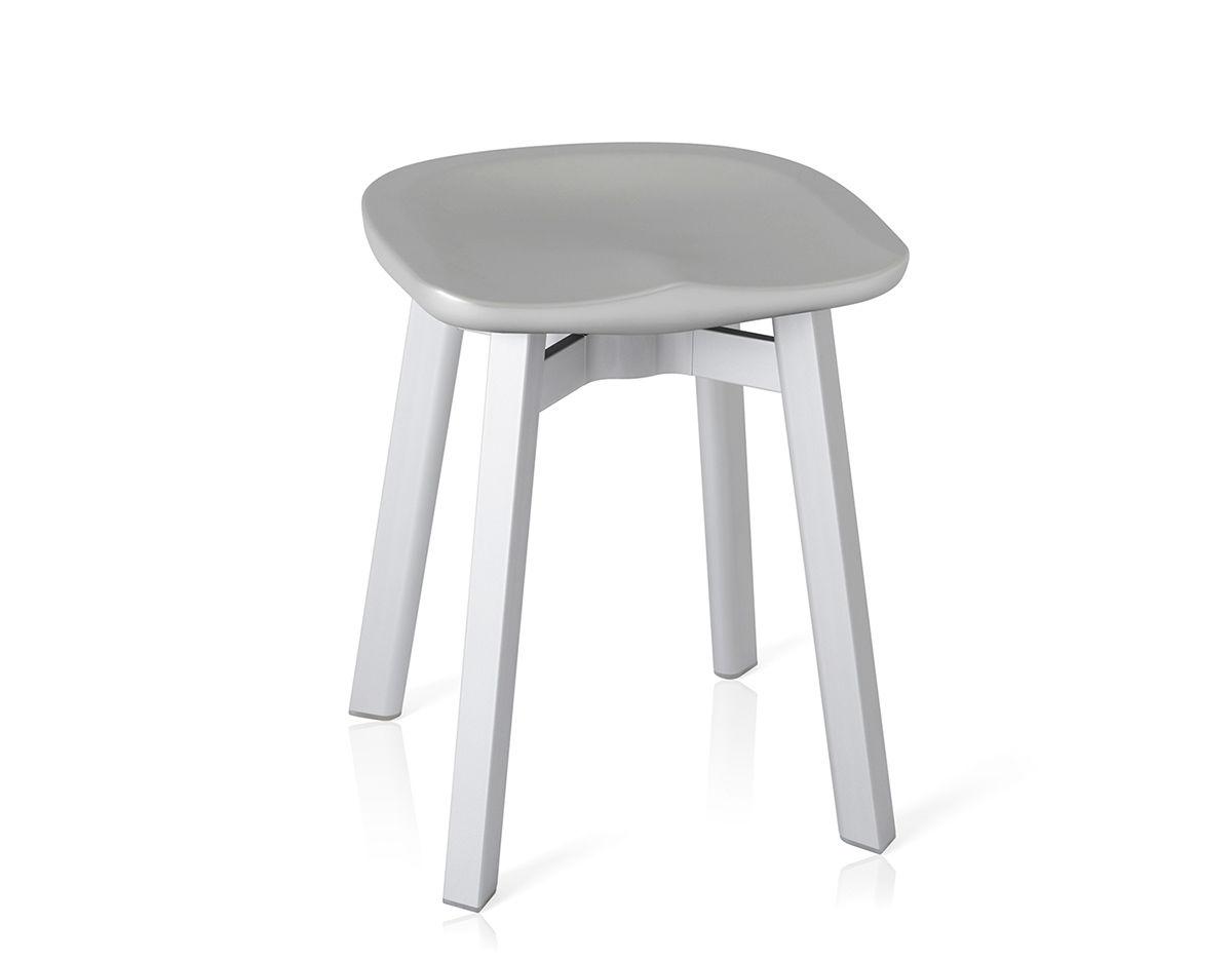 su small stool with plastic seat