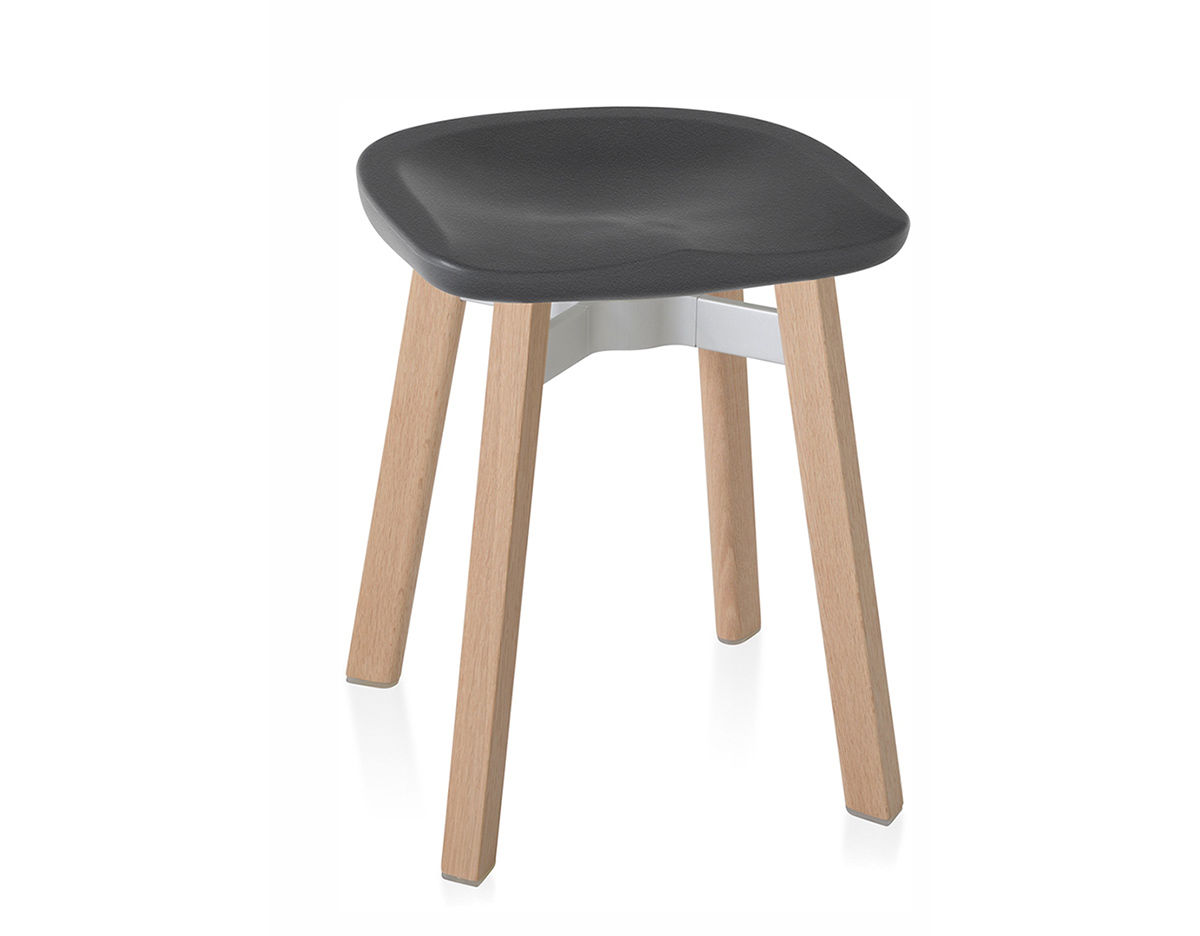su small stool with plastic seat