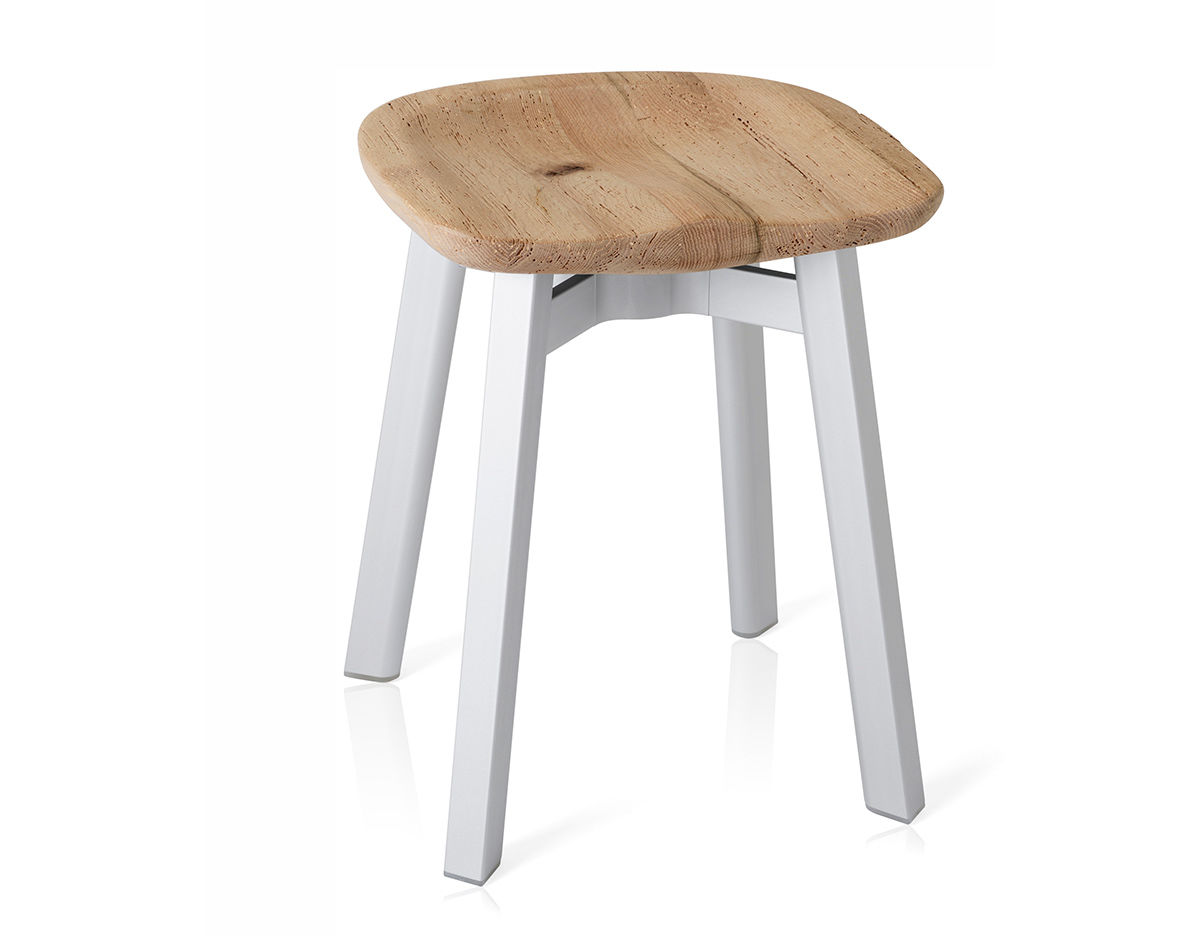 su small stool with wood seat