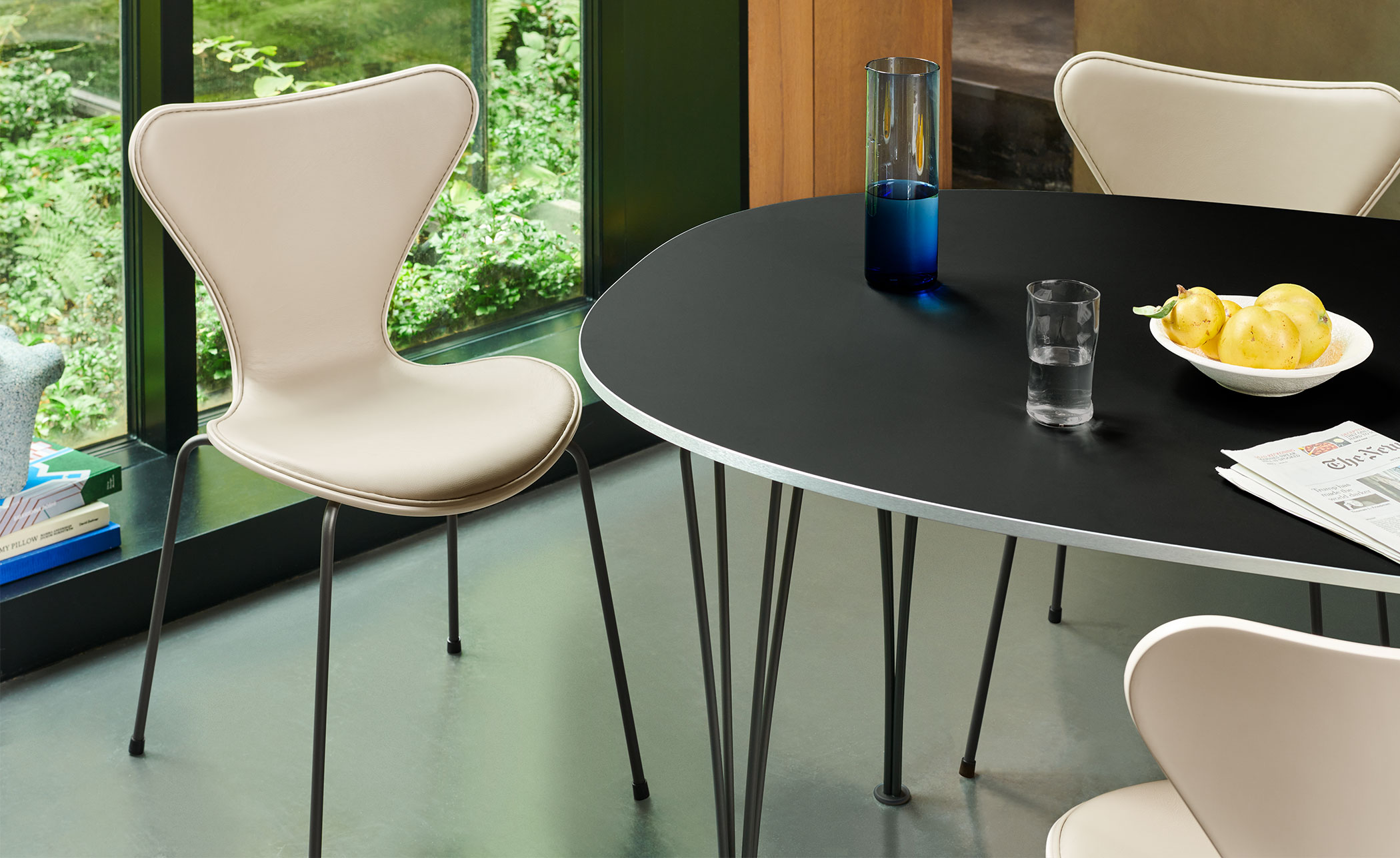 super elliptical span leg 53.1" table