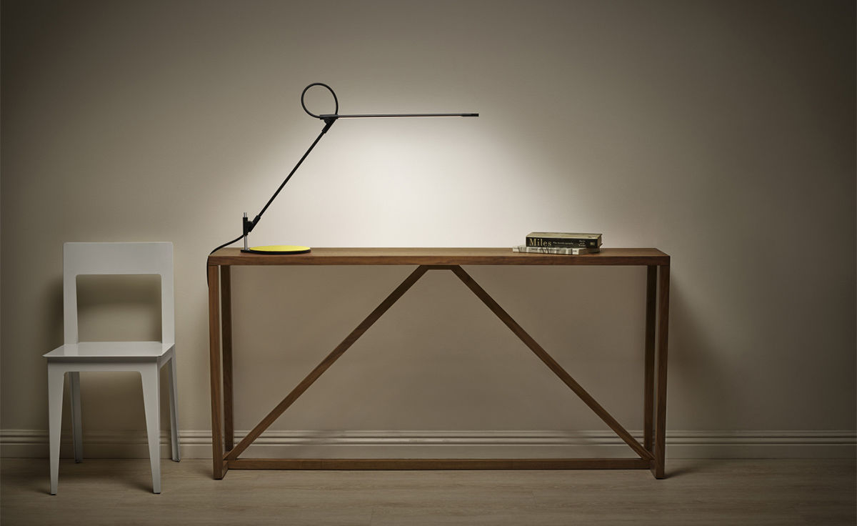 superlight table lamp